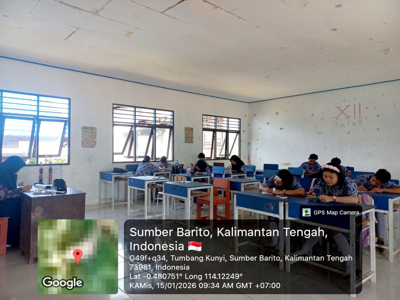 foto guru mengajar dikelas (3)