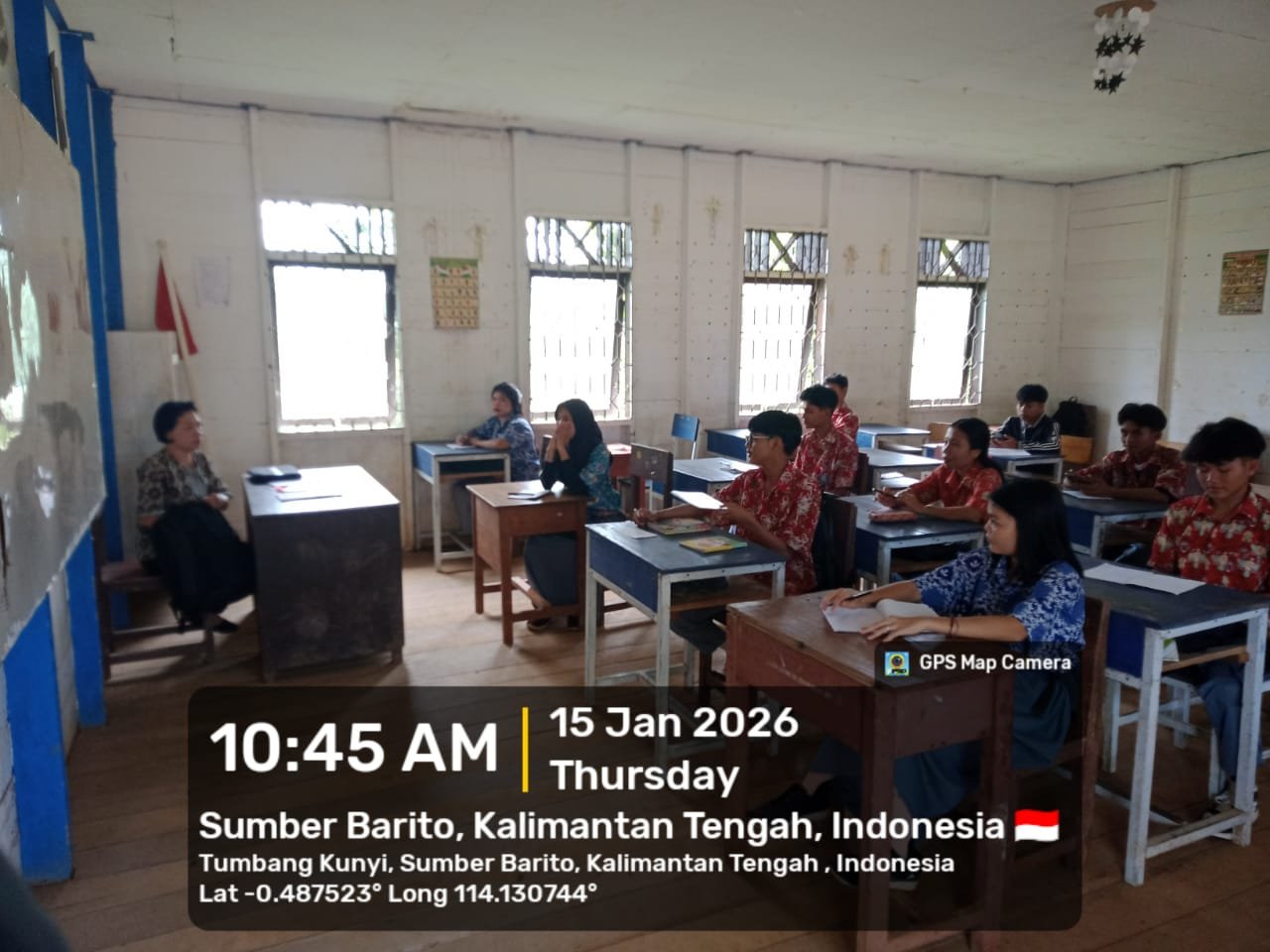 foto guru mengajar dikelas (6)