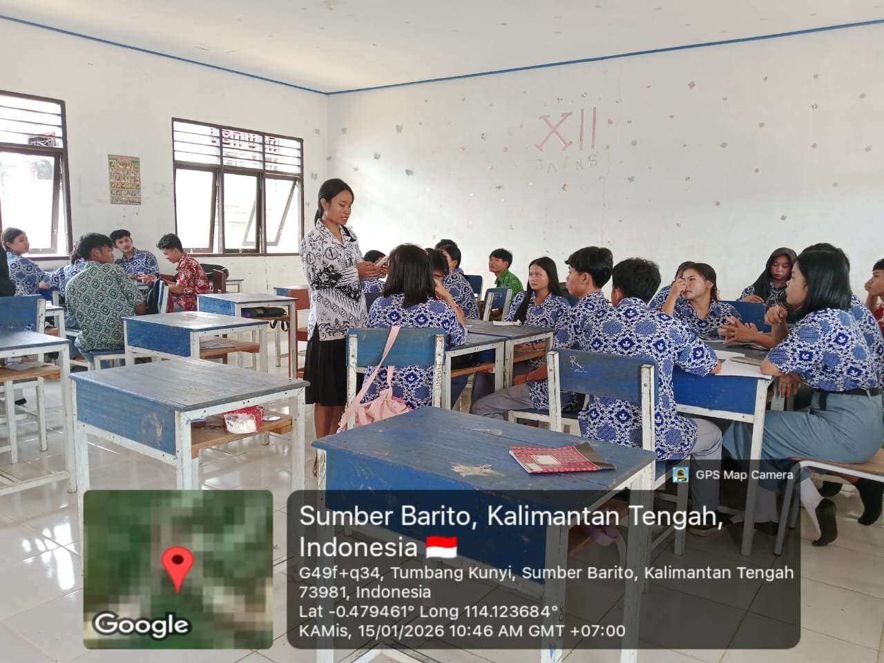 foto guru mengajar dikelas (7)