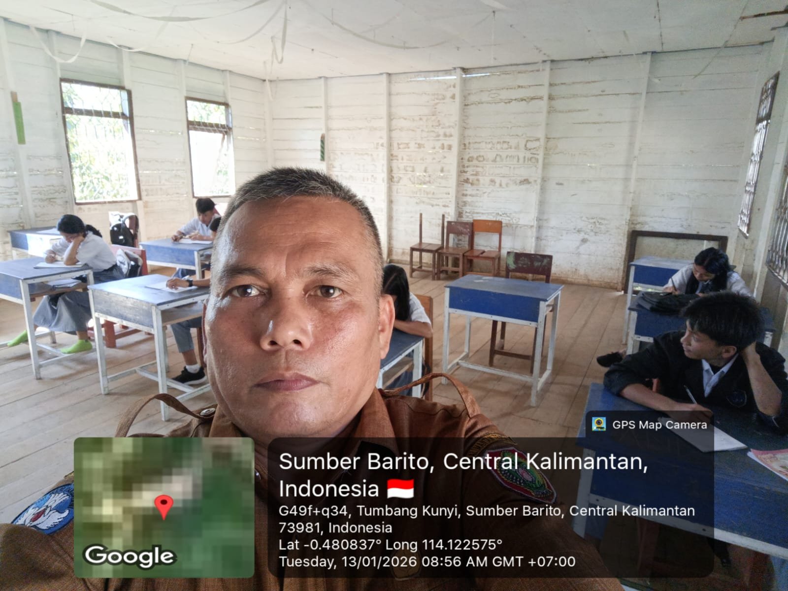 foto guru mengajar dikelas (12)