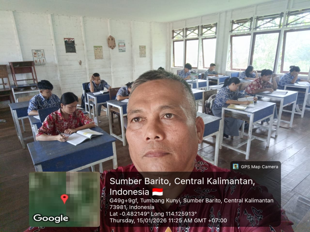 foto guru mengajar dikelas (13)