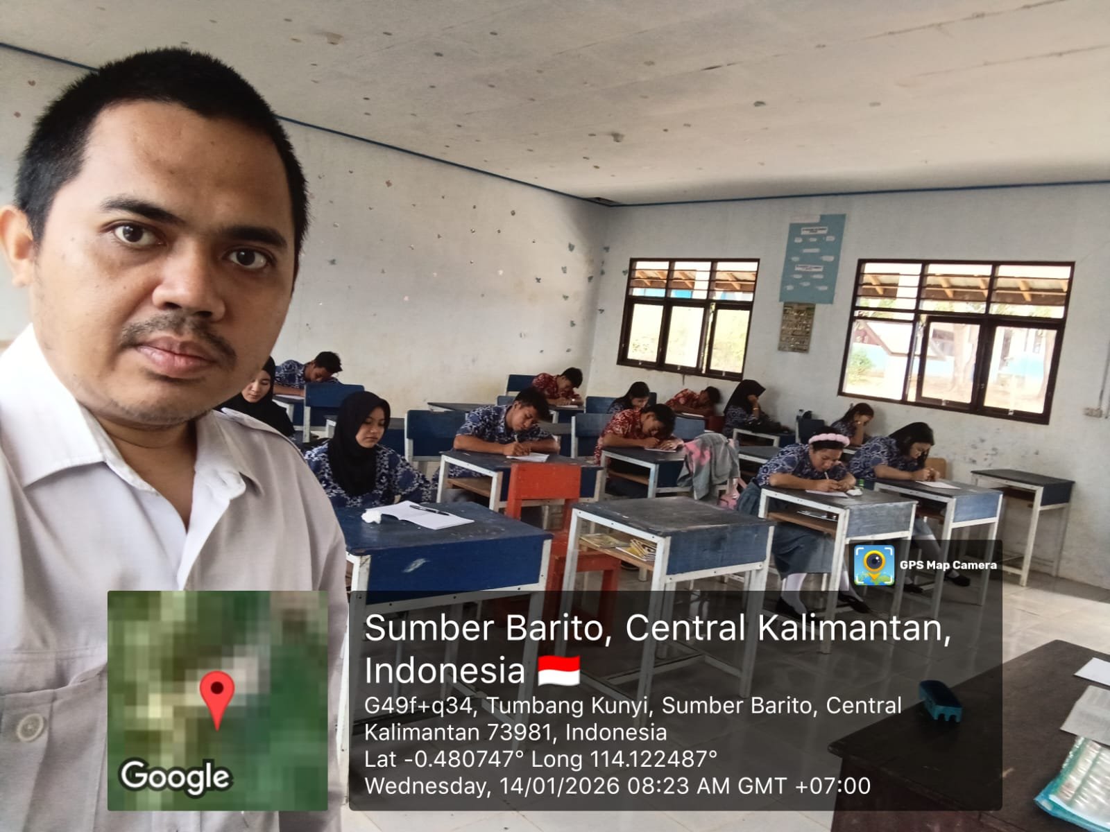 foto guru mengajar dikelas (10)