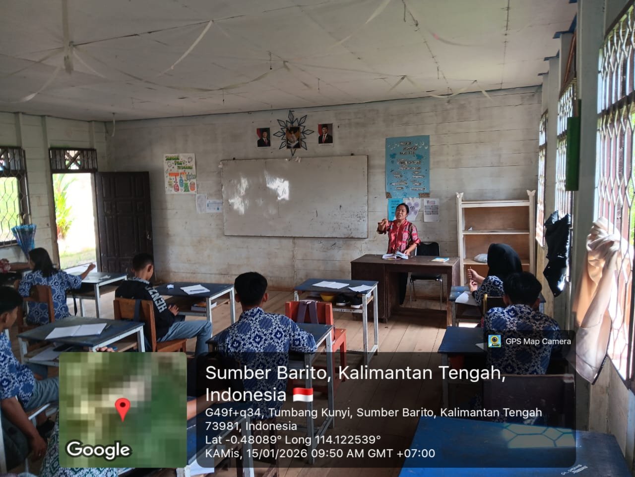 foto guru mengajar dikelas (9)