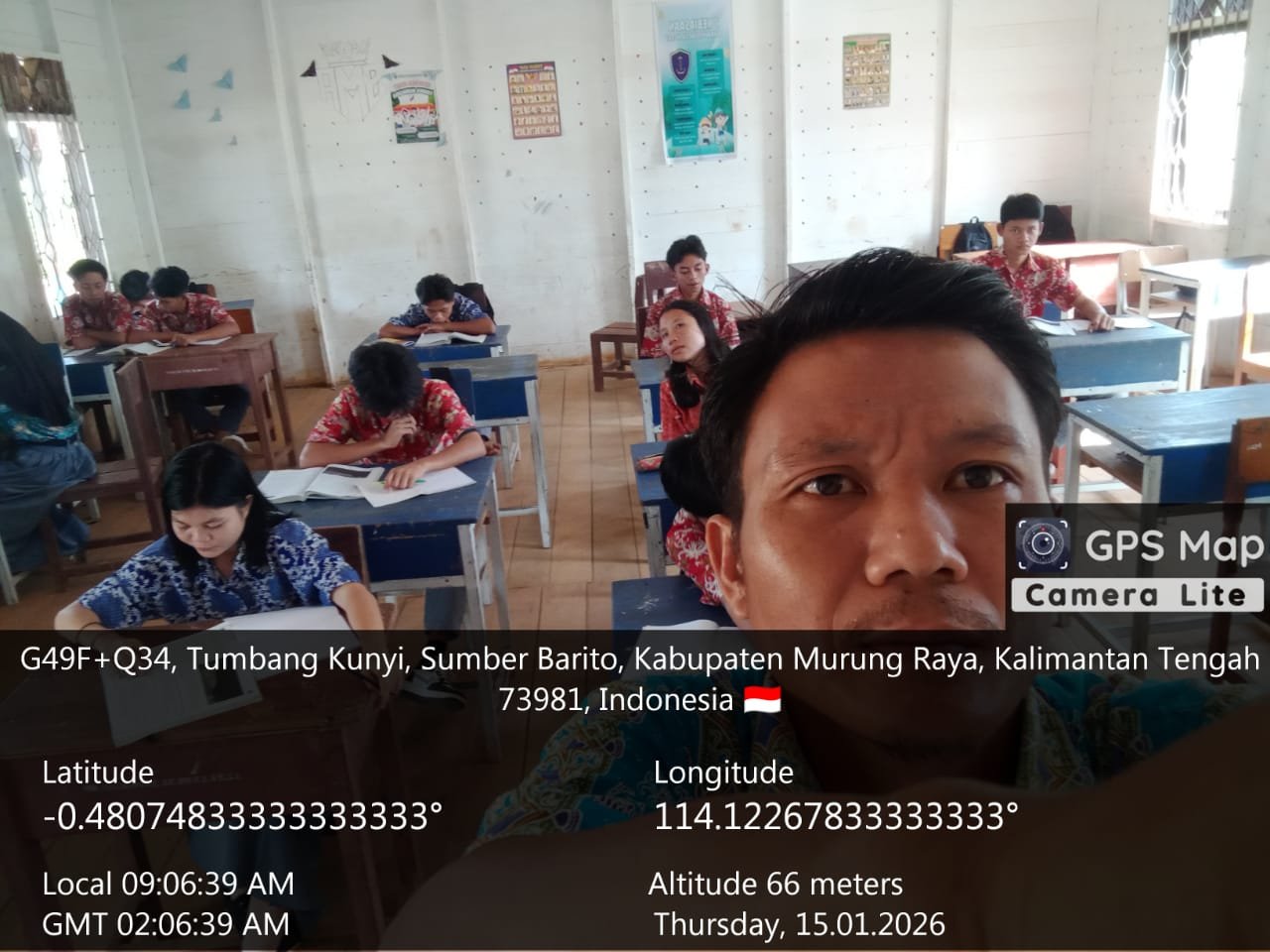 foto guru mengajar dikelas (11)
