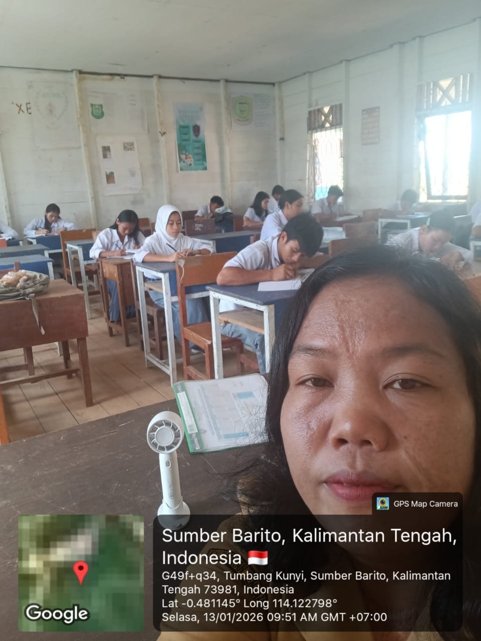 foto guru mengajar dikelas (8)