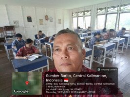 foto guru mengajar dikelas (13)