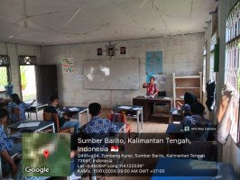 foto guru mengajar dikelas (9)